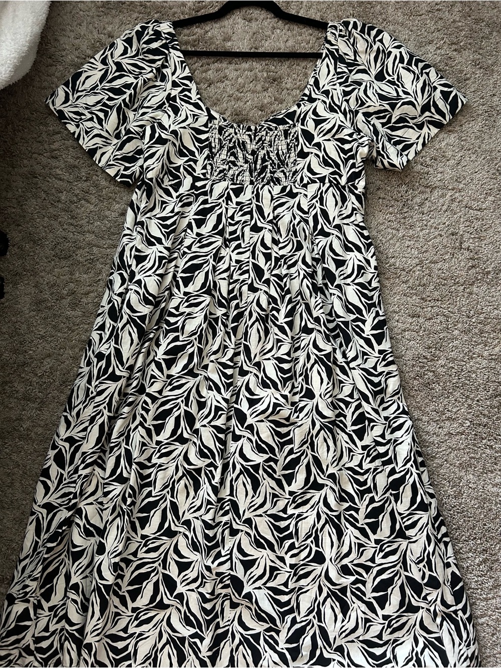 a new day Black & Cream Leaf-Print Smocked Neck Dress